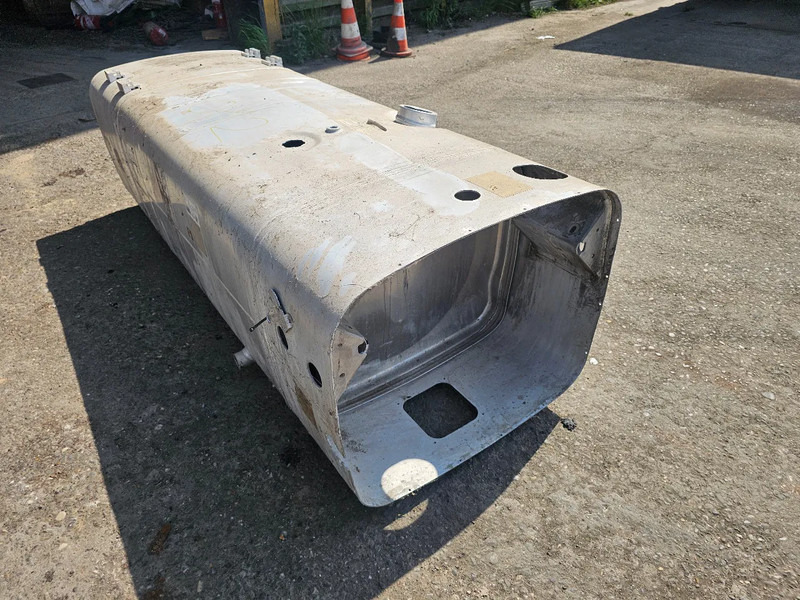 MAN Brandstoftank 595 Liter - L197 B70 H58 - Onderdeel nr. 81.122015733 - Fuel tank for Truck: picture 5 MAN Brandstoftank 595 Liter - L197 B70 H58 - Onderdeel nr. 81.122015733 - Fuel tank for Truck: picture 5