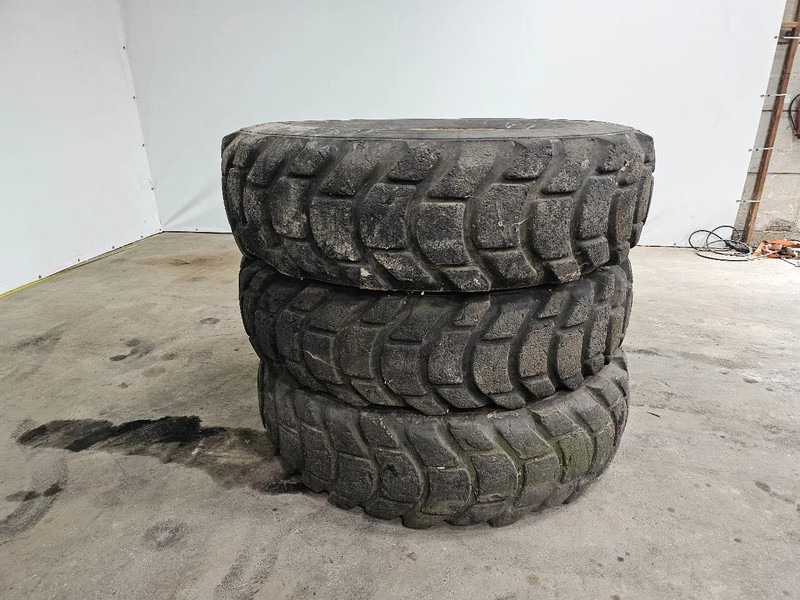 Michelin 18.00-33 - Tire for Truck: picture 2 Michelin 18.00-33 - Tire for Truck: picture 2