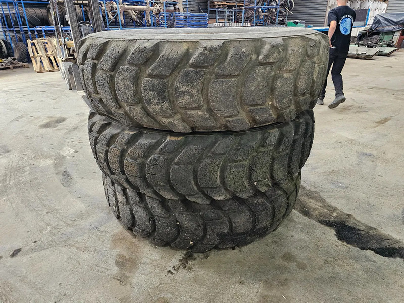 Michelin 18.00-33 - Tire for Truck: picture 4 Michelin 18.00-33 - Tire for Truck: picture 4