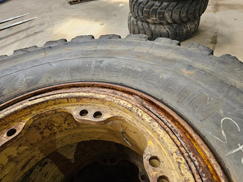 Tire for Truck Michelin 18.00 R33: picture 7