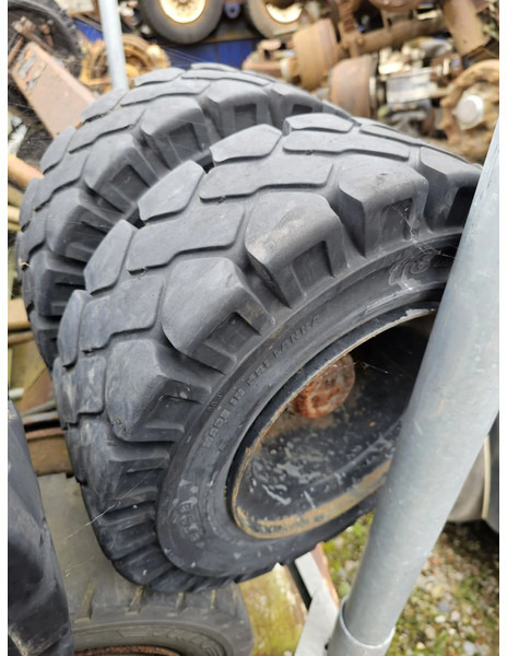 Michelin 18x7-8 (180/70-8) full rubber - Tire: picture 2 Michelin 18x7-8 (180/70-8) full rubber - Tire: picture 2