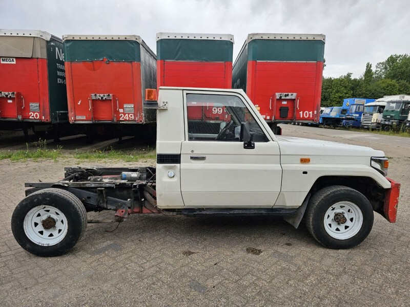Toyota Land Cruiser LB71MOD - Van: picture 4 Toyota Land Cruiser LB71MOD - Van: picture 4