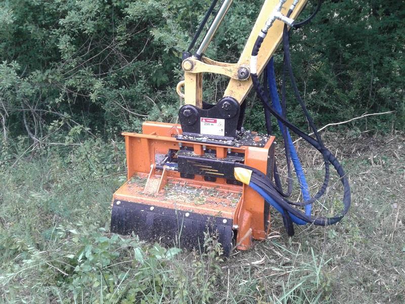 Berti PARK/FX 100 - Attachment for Excavator: picture 3 Berti PARK/FX 100 - Attachment for Excavator: picture 3