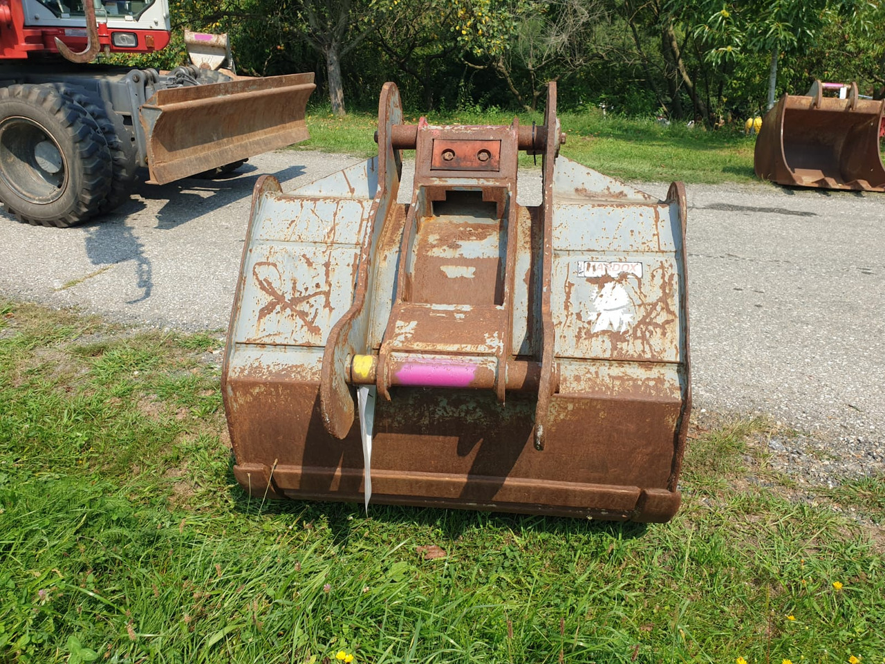 Baumaschinentechnik Bucket 120 cm with SW2 - Excavator bucket for Crawler excavator: picture 4 Baumaschinentechnik Bucket 120 cm with SW2 - Excavator bucket for Crawler excavator: picture 4