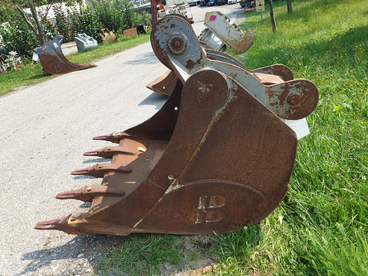 Baumaschinentechnik Bucket 120 cm with SW2 - Excavator bucket for Crawler excavator: picture 2 Baumaschinentechnik Bucket 120 cm with SW2 - Excavator bucket for Crawler excavator: picture 2