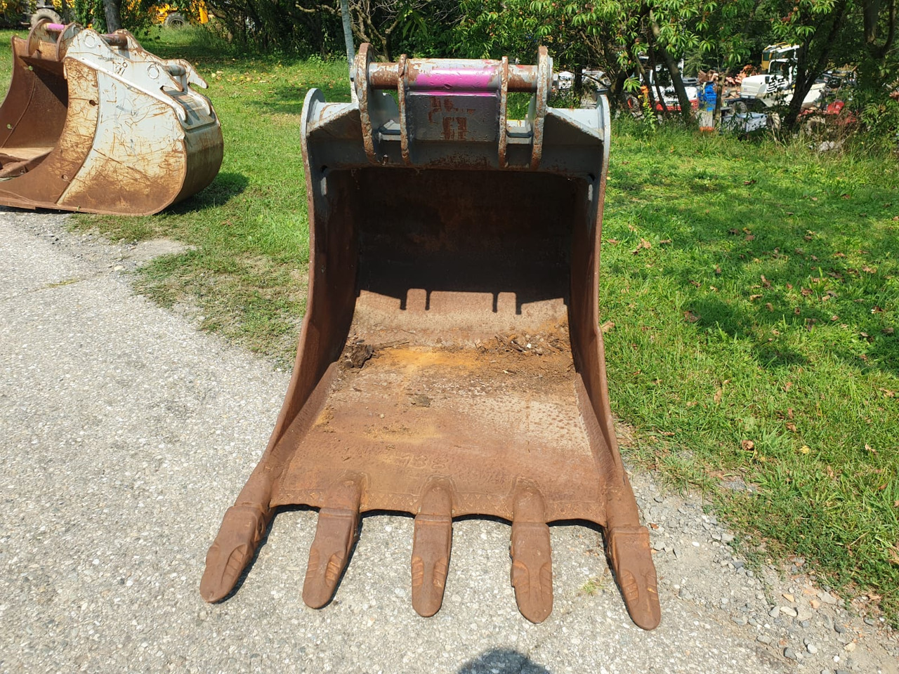 Baumaschinentechnik Bucket 120 cm with SW2 - Excavator bucket for Crawler excavator: picture 2 Baumaschinentechnik Bucket 120 cm with SW2 - Excavator bucket for Crawler excavator: picture 2