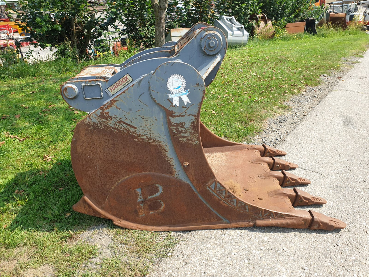 Baumaschinentechnik Bucket 120 cm with SW2 - Excavator bucket for Crawler excavator: picture 4 Baumaschinentechnik Bucket 120 cm with SW2 - Excavator bucket for Crawler excavator: picture 4