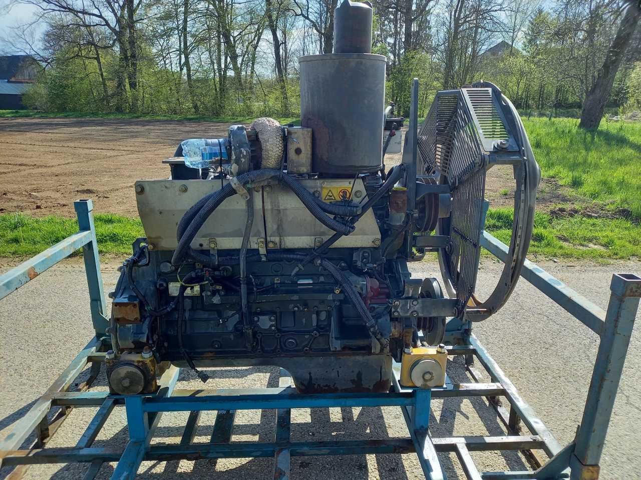 KOMATSU S6D125E-2 - Engine for Bulldozer: picture 4 KOMATSU S6D125E-2 - Engine for Bulldozer: picture 4