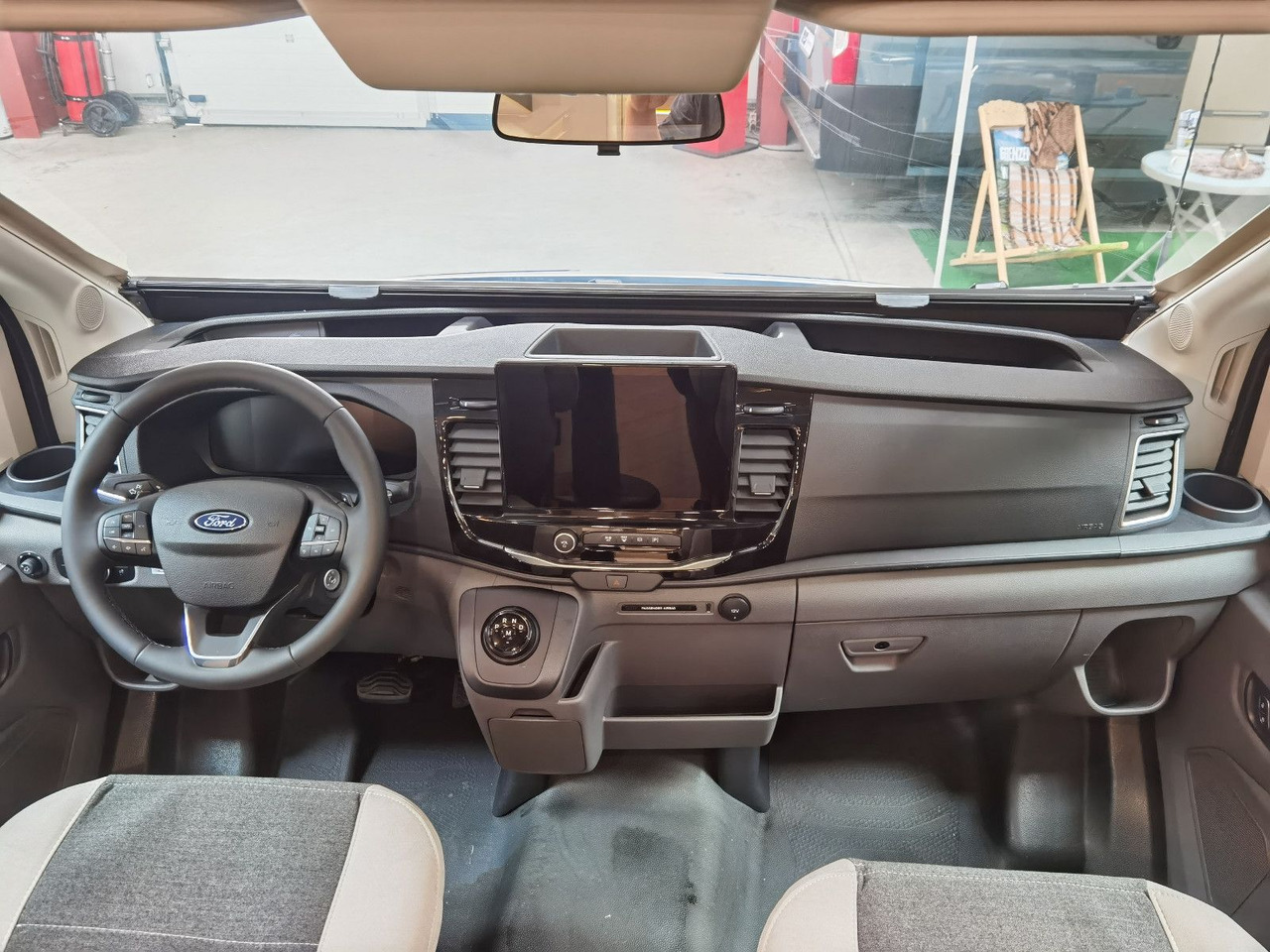 Chausson 640 TITANIUM / -2026- / 165PS-8G. / XXL- HUBBETT - Semi-integrated motorhome: picture 5 Chausson 640 TITANIUM / -2026- / 165PS-8G. / XXL- HUBBETT - Semi-integrated motorhome: picture 5