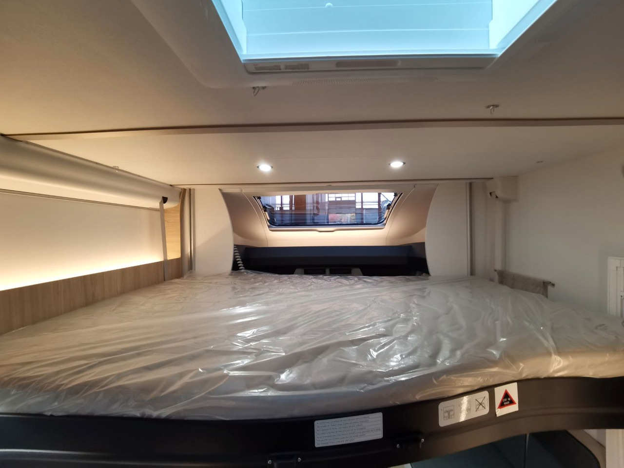 Semi-integrated motorhome Chausson 797 TITANIUM / - 2026 - / EINZELBETTEN & HUBBETT: picture 22