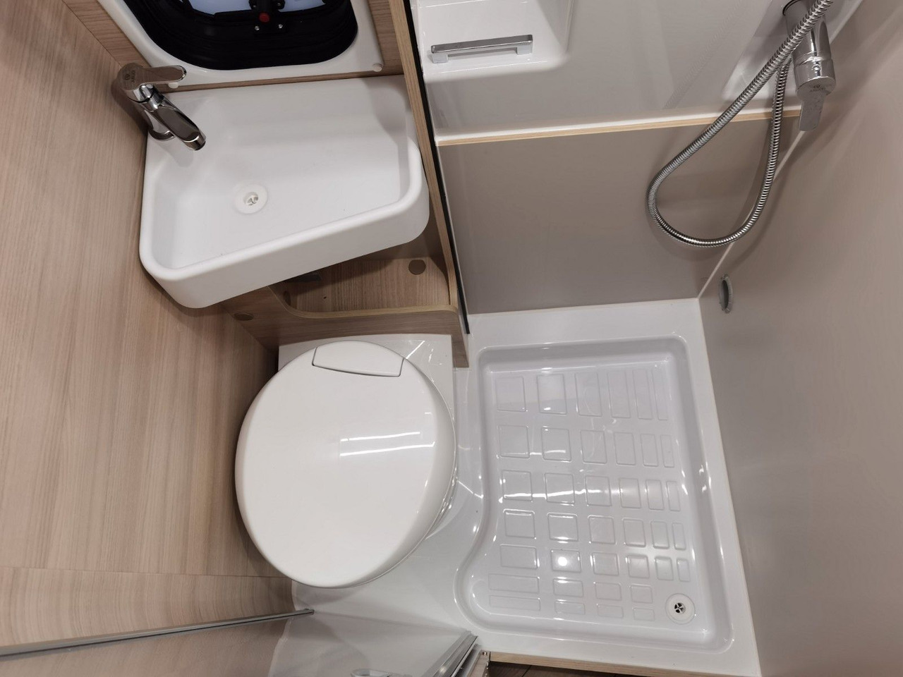 Camper van Chausson V690 SPORT LINE / -2026- / XXL-HUBBETT E-BIKE GA: picture 22