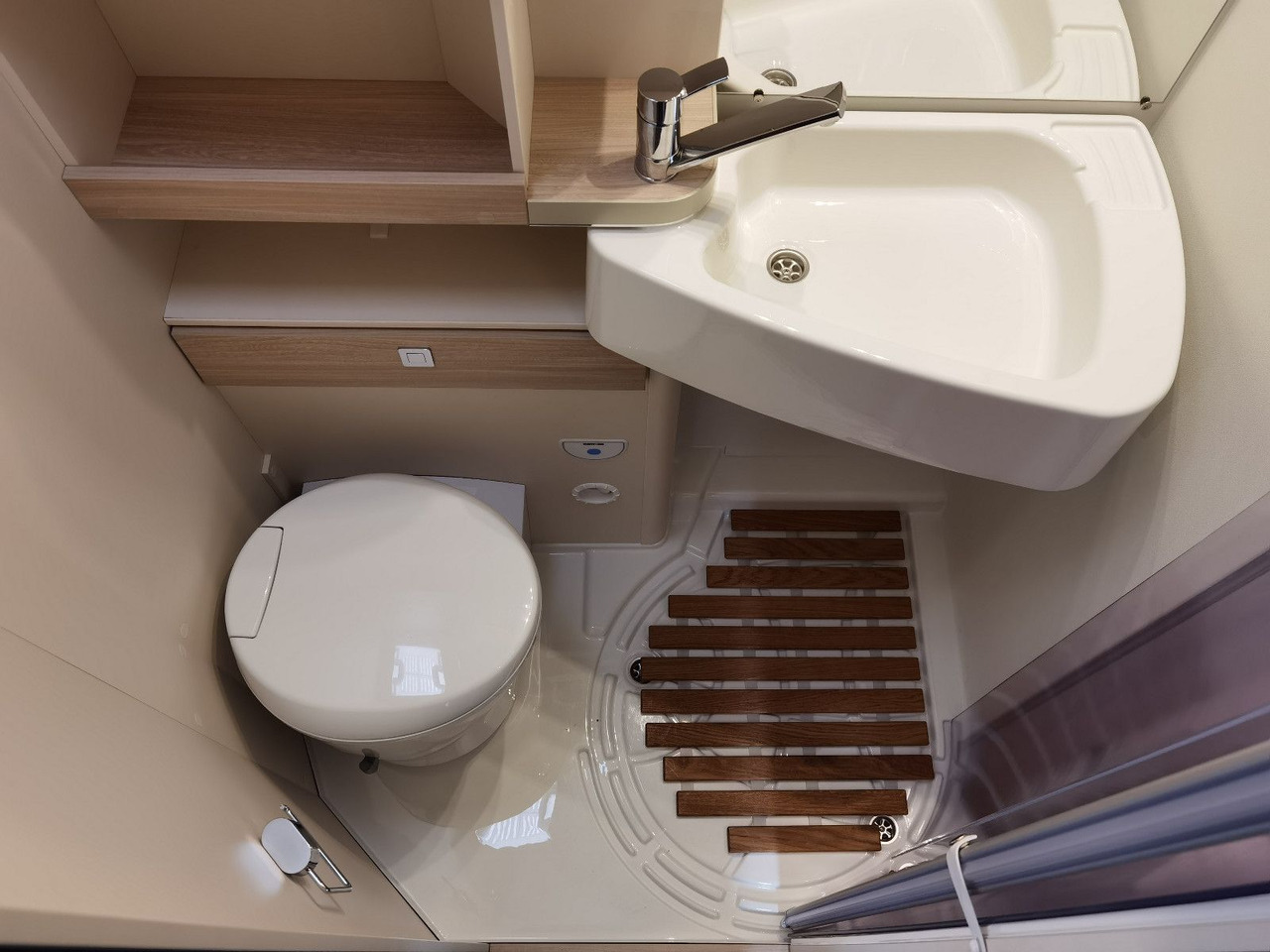 Alcove motorhome Eura Mobil ACTIVA ONE 650 HS /-2025-/ HECKSITZ&EINZELBETTEN: picture 21
