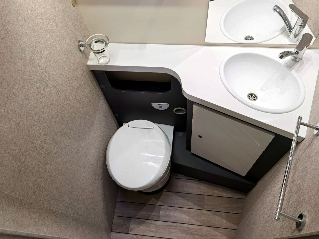 New Semi-integrated motorhome Forster T 745 EB /-MODELL 2025- / EINZELBETTEN & RAUMBAD: picture 21