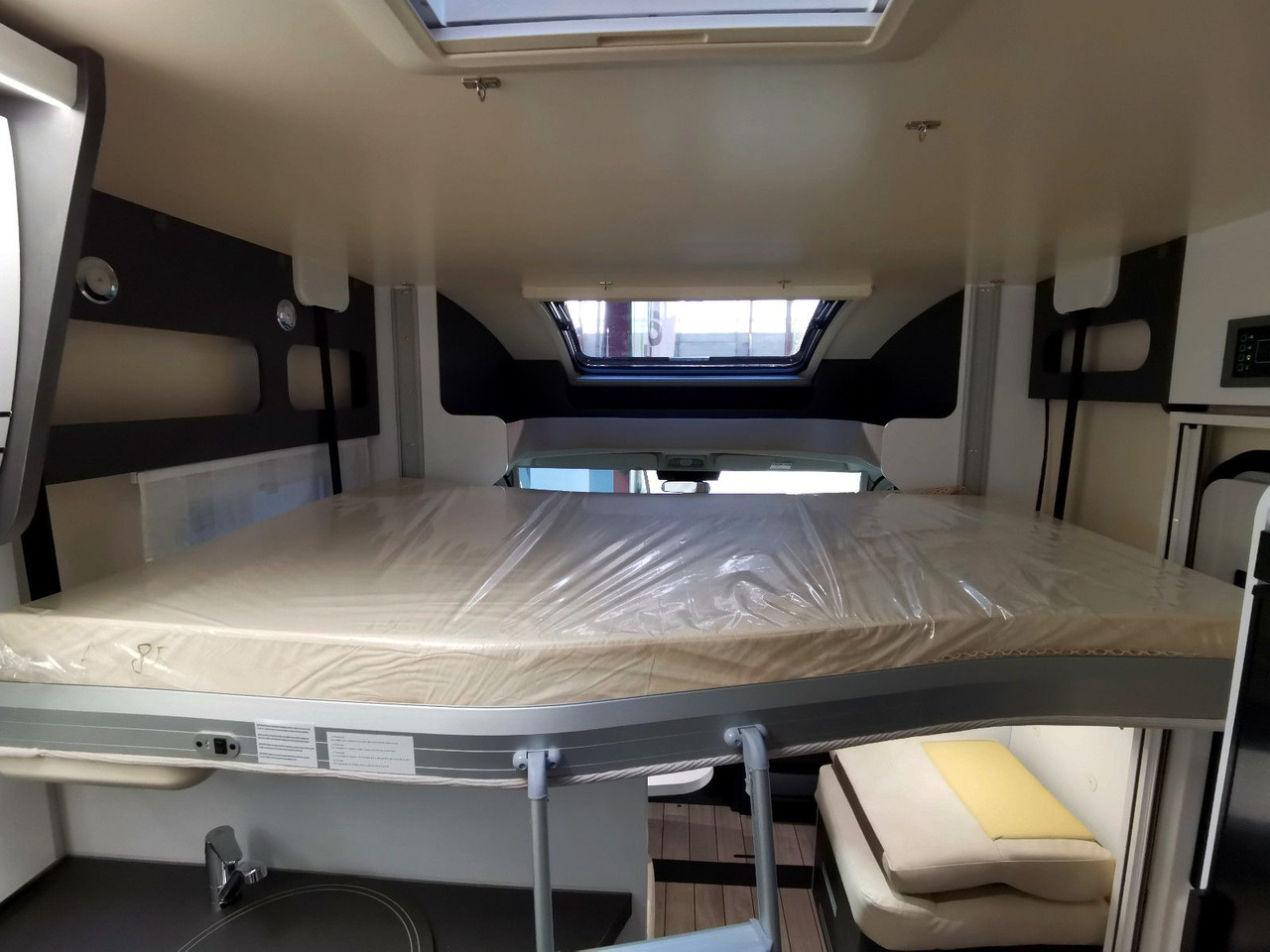 New Semi-integrated motorhome Forster T 745 EB /-MODELL 2025- / EINZELBETTEN & RAUMBAD: picture 15