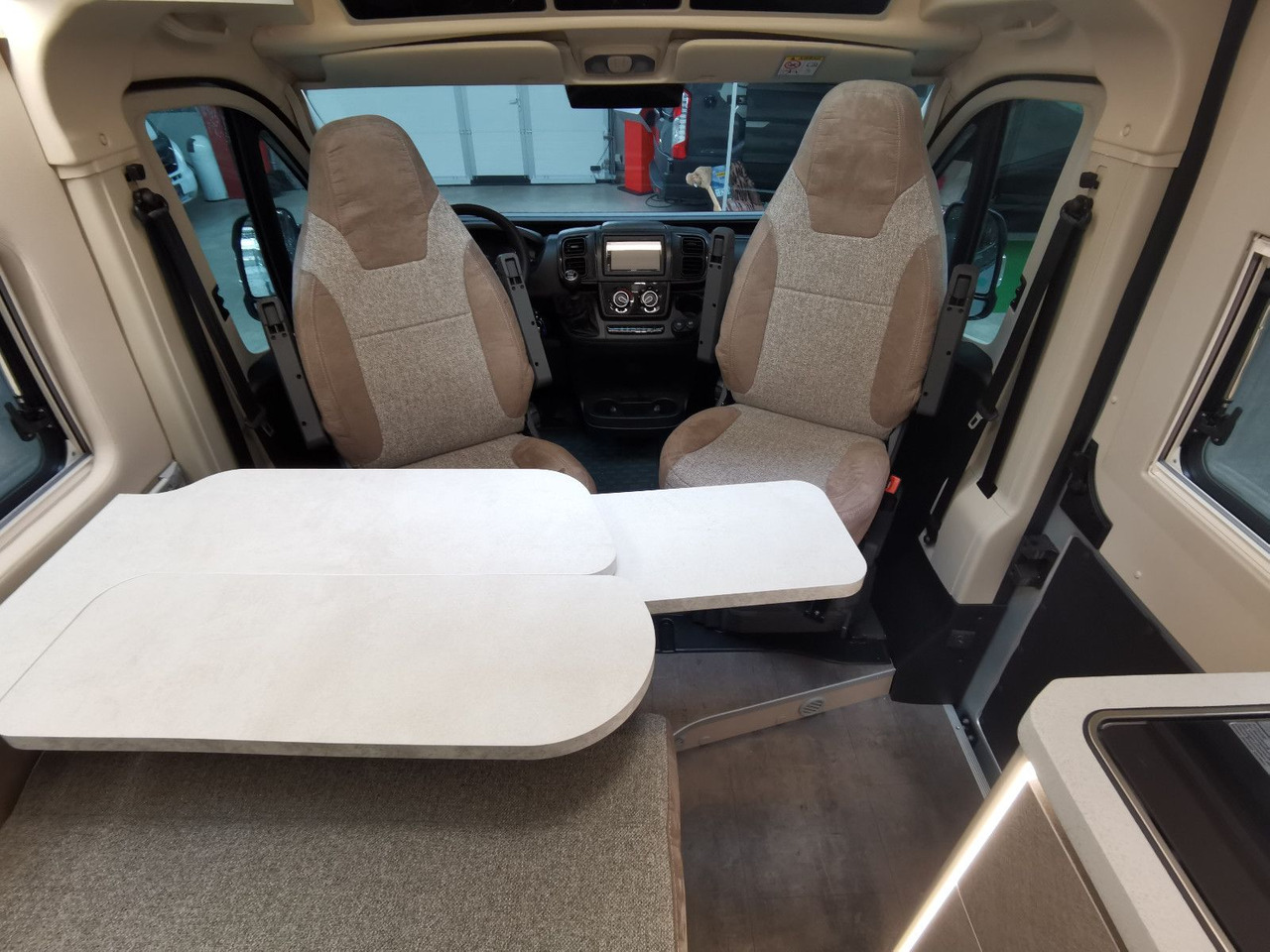 Camper van Karmann DAVIS 590 LIFESTYLE / 140PS / SKY-ROOF & ALU: picture 11