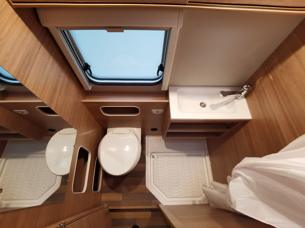 Alcove motorhome Weinsberg CARAHOME 650 DG / - MODELL 2025 - / 140 PS: picture 22