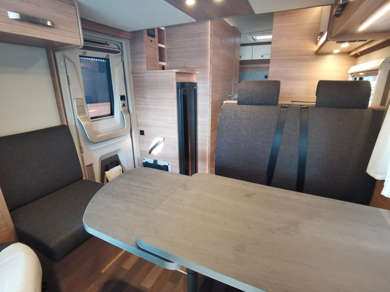 Semi-integrated motorhome Weinsberg CARASUITE 650 MG / 140PS / HECKBETT & HUBBETT: picture 13