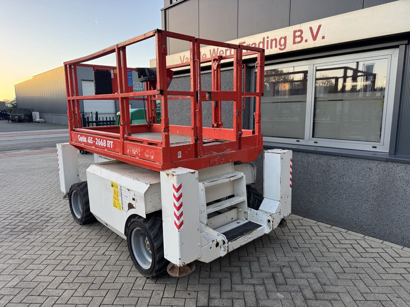 Genie GS 2668 RT Hoogwerker / Arbeitsbuhne 10mtr werkhoogte 4x4 kubota DIESEL 2010 - Scissor lift: picture 4 Genie GS 2668 RT Hoogwerker / Arbeitsbuhne 10mtr werkhoogte 4x4 kubota DIESEL 2010 - Scissor lift: picture 4