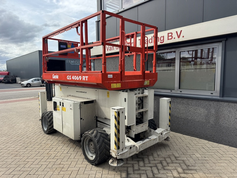 Genie GS 4069 RT  Hoogwerker / Arbeitsbuhne 14mtr werkhoogte 4x4 Kubota DIESEL 2014 - Scissor lift: picture 4 Genie GS 4069 RT  Hoogwerker / Arbeitsbuhne 14mtr werkhoogte 4x4 Kubota DIESEL 2014 - Scissor lift: picture 4