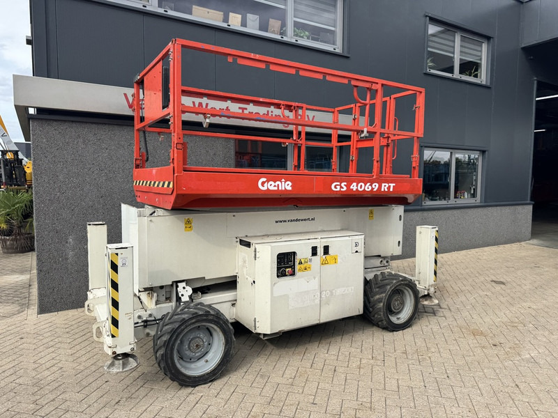 Genie GS 4069 RT  Hoogwerker / Arbeitsbuhne 14mtr werkhoogte 4x4 Kubota DIESEL 2014 - Scissor lift: picture 2 Genie GS 4069 RT  Hoogwerker / Arbeitsbuhne 14mtr werkhoogte 4x4 Kubota DIESEL 2014 - Scissor lift: picture 2