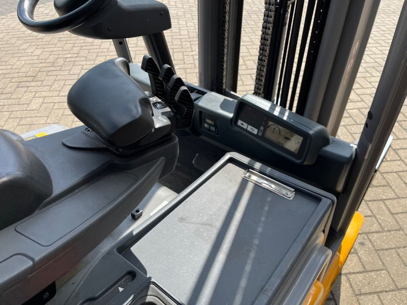 Electric forklift Jungheinrich EFG 216 K: picture 13