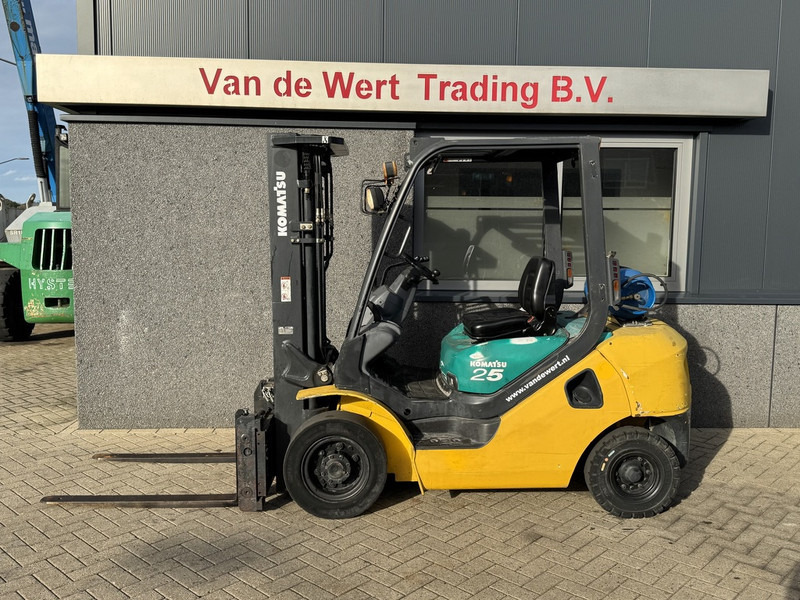 Komatsu FG25HT-16R Triplo 470 Freelift / Sideshift / Vorkversteller LPG 2008 - LPG forklift: picture 1 Komatsu FG25HT-16R Triplo 470 Freelift / Sideshift / Vorkversteller LPG 2008 - LPG forklift: picture 1
