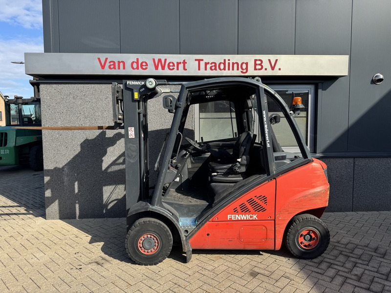 Linde H20D-01 Triplo 470 Freelift / Sideshift 5355UUR VW Diesel 2012 - Diesel forklift: picture 4 Linde H20D-01 Triplo 470 Freelift / Sideshift 5355UUR VW Diesel 2012 - Diesel forklift: picture 4