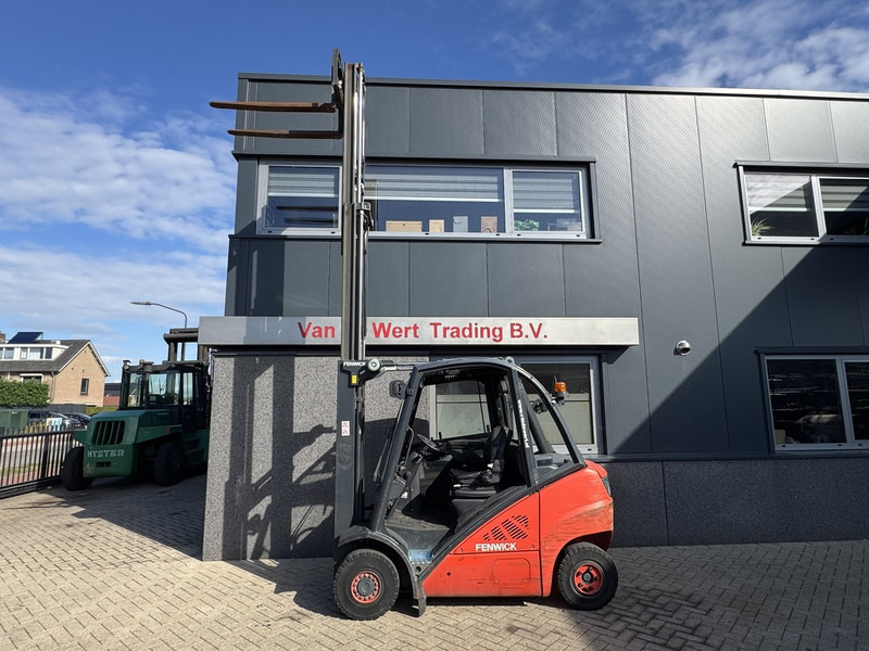 Linde H20D-01 Triplo 470 Freelift / Sideshift 5355UUR VW Diesel 2012 - Diesel forklift: picture 5 Linde H20D-01 Triplo 470 Freelift / Sideshift 5355UUR VW Diesel 2012 - Diesel forklift: picture 5