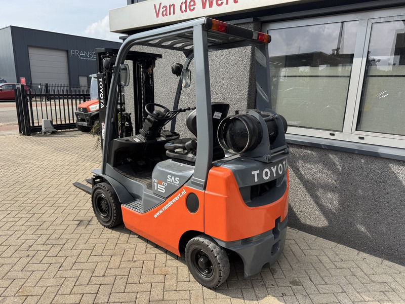 Toyota 02-8FGF18 Triplo 430 Freelift/Sideshift/4e Functie 2013 Lpg - LPG forklift: picture 4 Toyota 02-8FGF18 Triplo 430 Freelift/Sideshift/4e Functie 2013 Lpg - LPG forklift: picture 4