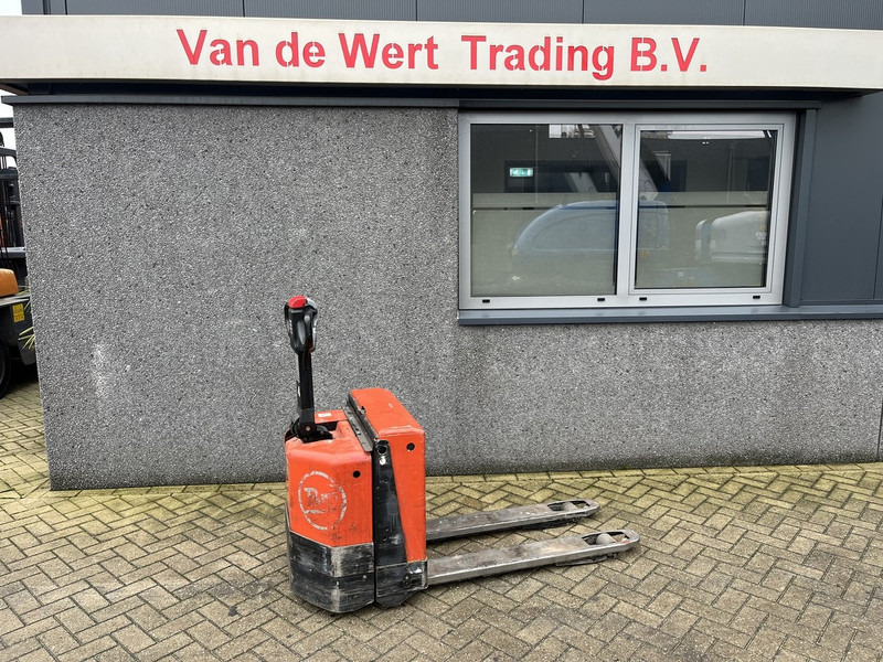Toyota LWE 180 - Pallet truck: picture 1 Toyota LWE 180 - Pallet truck: picture 1