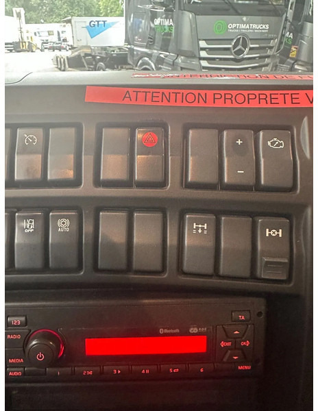 Refrigerator truck Renault D 12 220 / 264728 km: picture 12