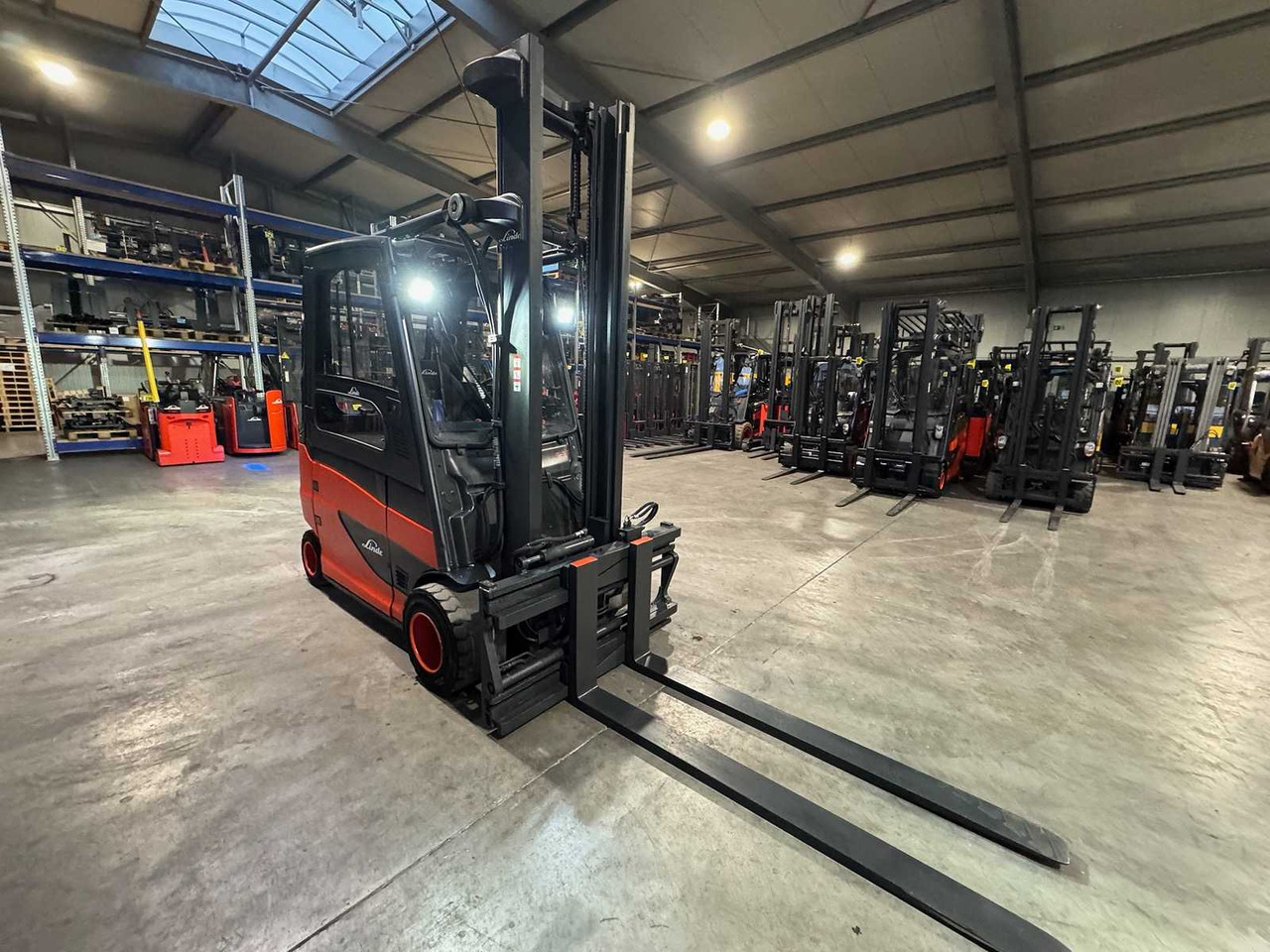 06/2023 SERVICE + UVV 11/2026 LINDE E35HL 3.500KG 3.+4. VALVE 180CM FORK ADJUSTER ELECTRIC FORKLIFT 8.839 HOURS - Forklift: picture 2 06/2023 SERVICE + UVV 11/2026 LINDE E35HL 3.500KG 3.+4. VALVE 180CM FORK ADJUSTER ELECTRIC FORKLIFT 8.839 HOURS - Forklift: picture 2