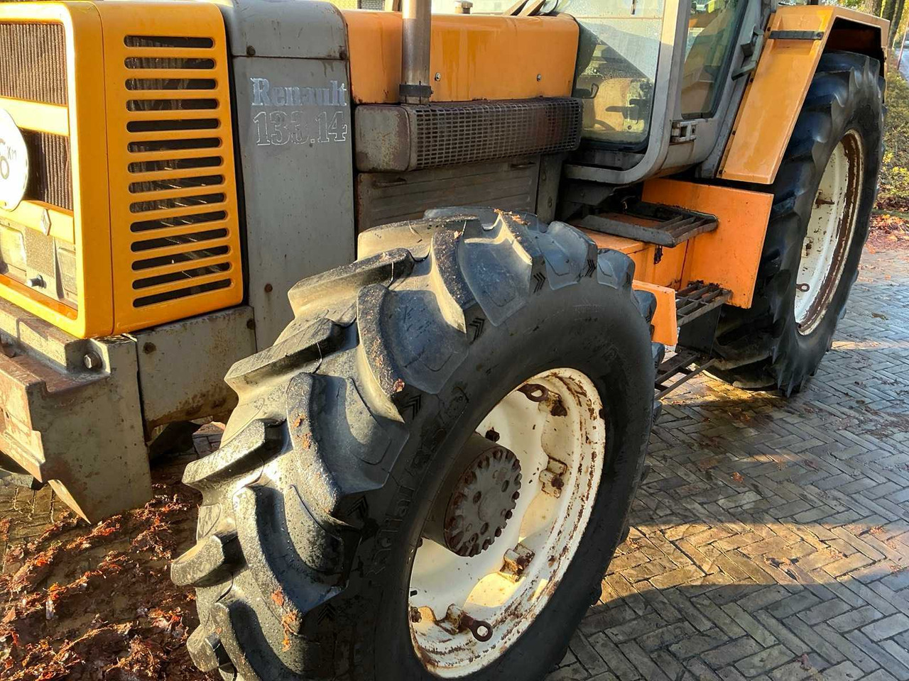Farm tractor 1987 RENAULT 133.14 ALL-WHEEL DRIVE FARM TRACTOR: picture 11
