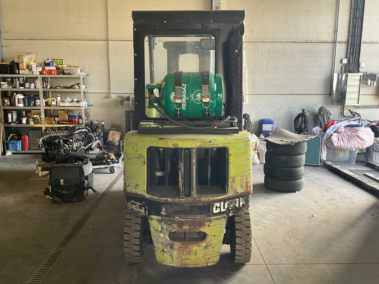 2001 CLARK CGP25H FORKLIFT - Forklift: picture 4 2001 CLARK CGP25H FORKLIFT - Forklift: picture 4