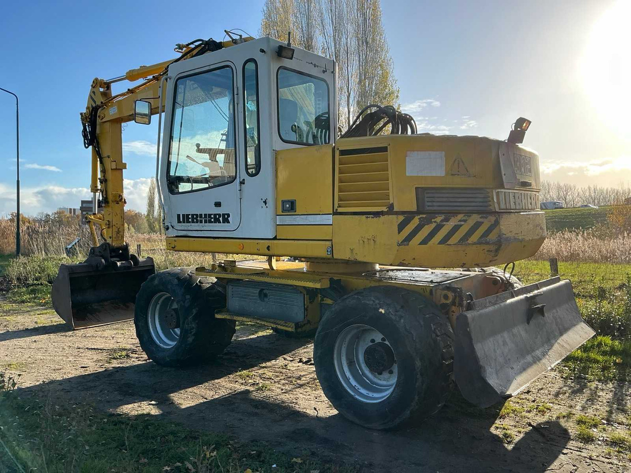 2001 LIEBHERR A312 WHEELED EXCAVATOR - Wheel excavator: picture 3 2001 LIEBHERR A312 WHEELED EXCAVATOR - Wheel excavator: picture 3
