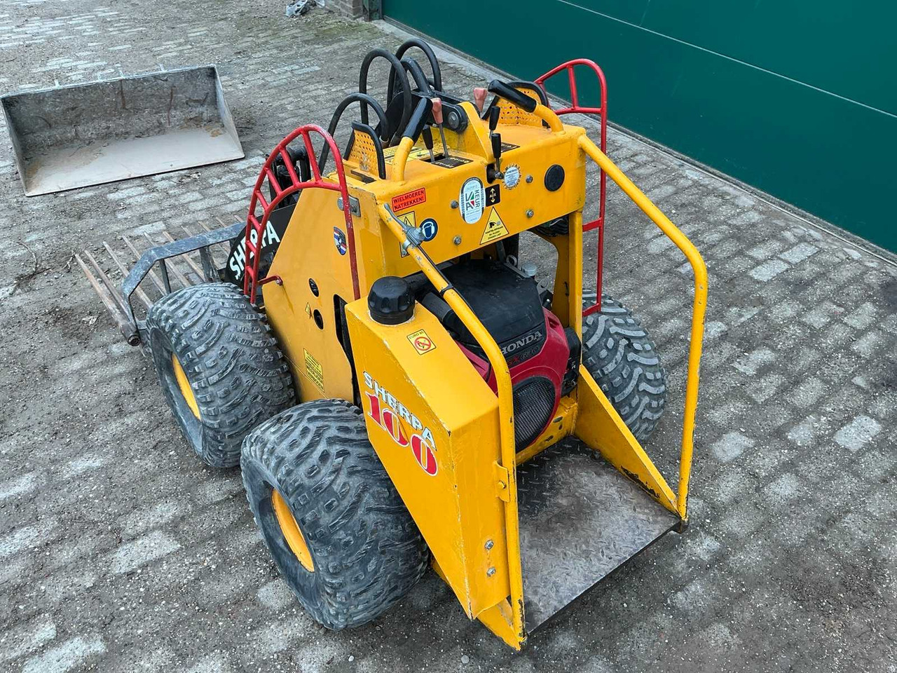 2003 SHERPA 100 SKID STEER LOADER - Compact track loader: picture 5 2003 SHERPA 100 SKID STEER LOADER - Compact track loader: picture 5