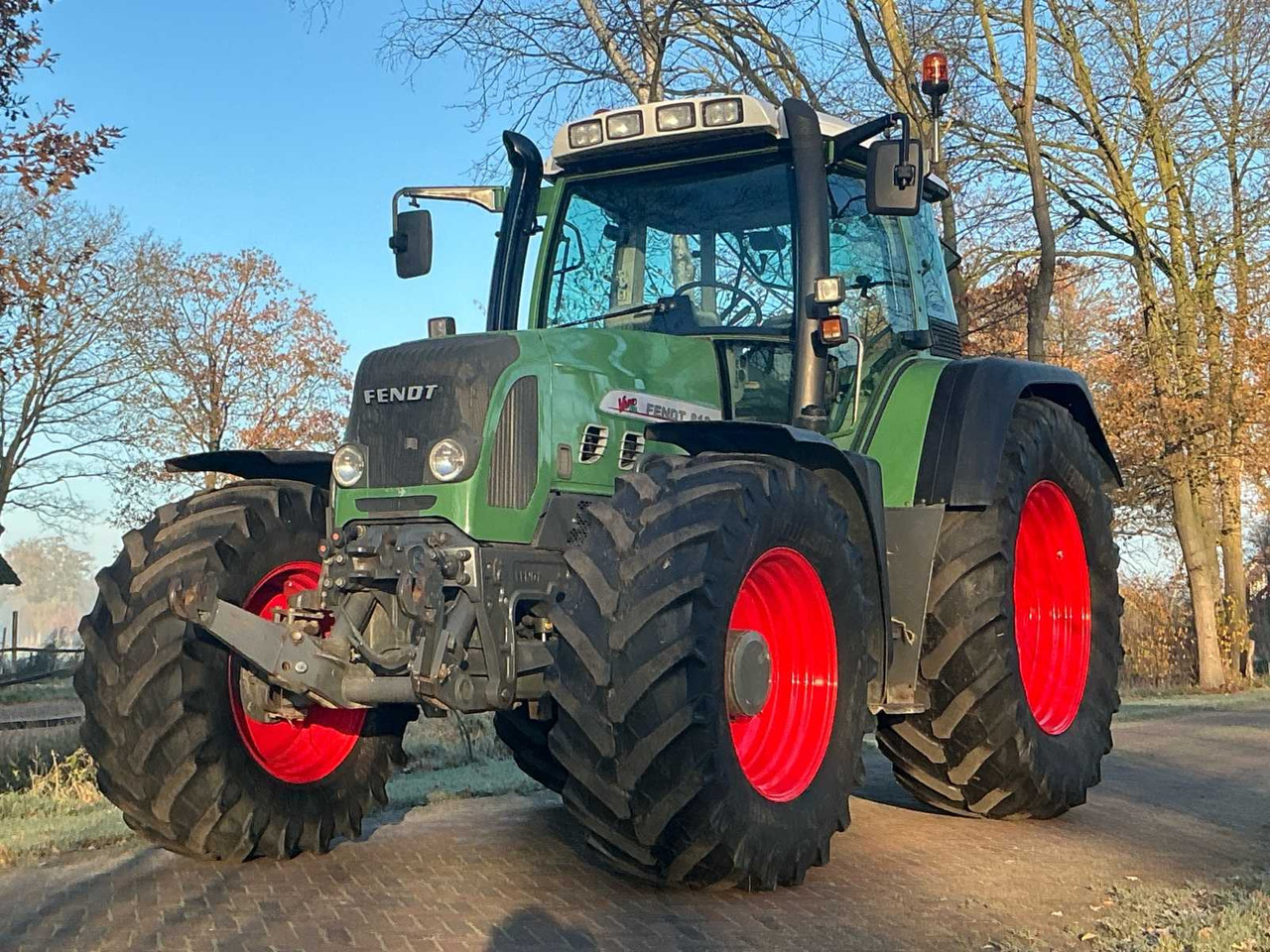 2004 FENDT 818 VARIO TMS ALL-WHEEL DRIVE FARM TRACTOR - Farm tractor: picture 1 2004 FENDT 818 VARIO TMS ALL-WHEEL DRIVE FARM TRACTOR - Farm tractor: picture 1