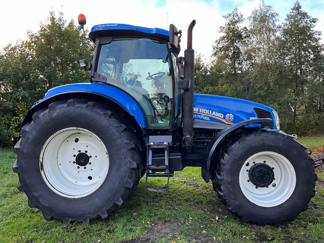 2008 NEW HOLLAND T6070 FOUR WHEEL DRIVE FARM TRACTOR - Farm tractor: picture 5 2008 NEW HOLLAND T6070 FOUR WHEEL DRIVE FARM TRACTOR - Farm tractor: picture 5