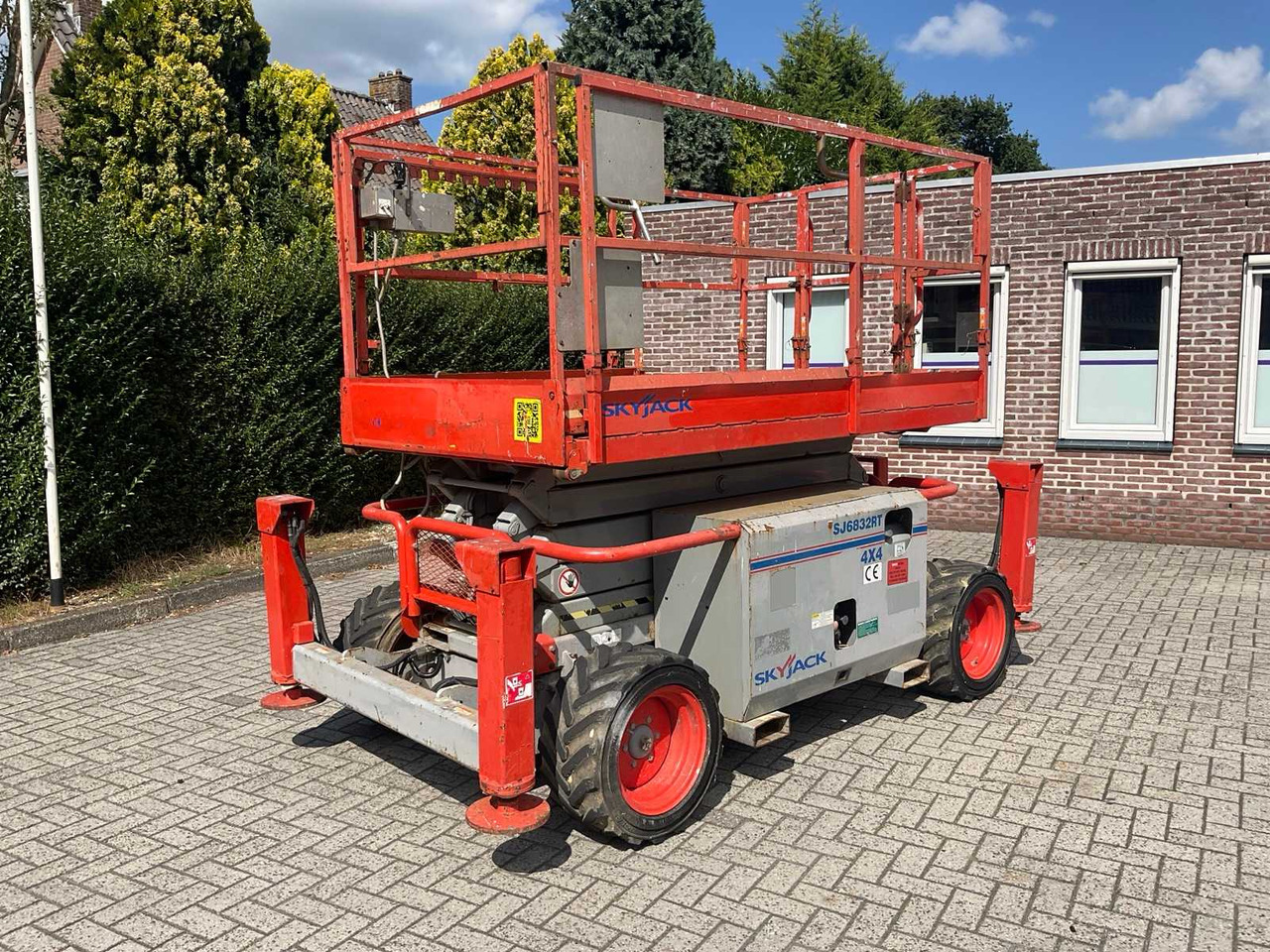 2010 SKY JACK SJ 6832 RT AERIAL PLATFORM - Aerial platform: picture 2 2010 SKY JACK SJ 6832 RT AERIAL PLATFORM - Aerial platform: picture 2