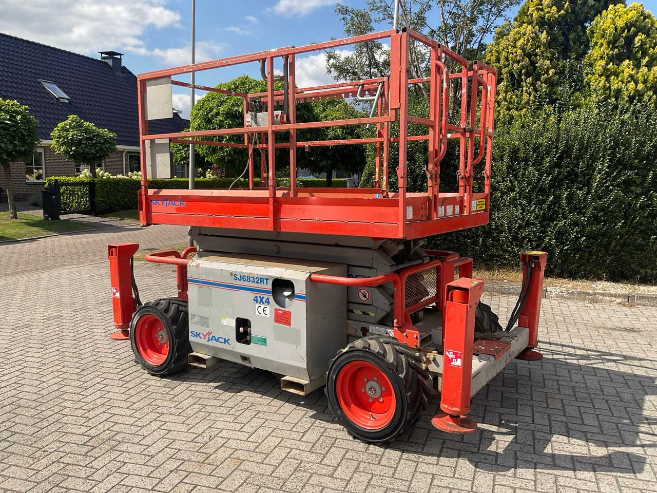 2010 SKY JACK SJ 6832 RT AERIAL PLATFORM - Aerial platform: picture 3 2010 SKY JACK SJ 6832 RT AERIAL PLATFORM - Aerial platform: picture 3