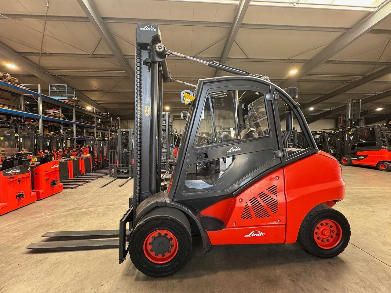 2011 LINDE H50D 5,000KG 3RD VALVE CAB DIESEL FORKLIFT VW ENGINE FORKLIFT - Forklift: picture 1 2011 LINDE H50D 5,000KG 3RD VALVE CAB DIESEL FORKLIFT VW ENGINE FORKLIFT - Forklift: picture 1