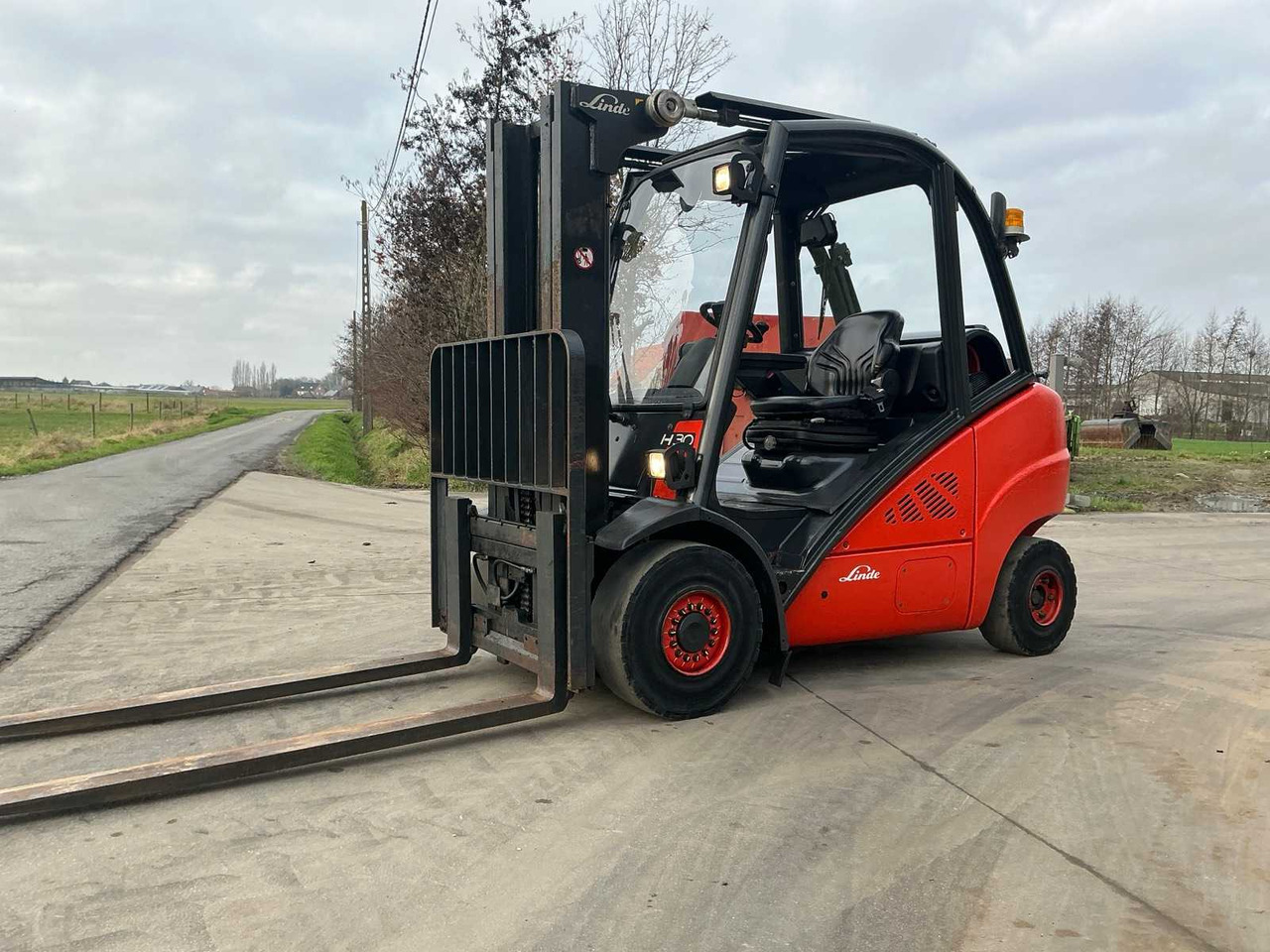 2012 LINDE H30T-01 FORKLIFT - Forklift: picture 1 2012 LINDE H30T-01 FORKLIFT - Forklift: picture 1
