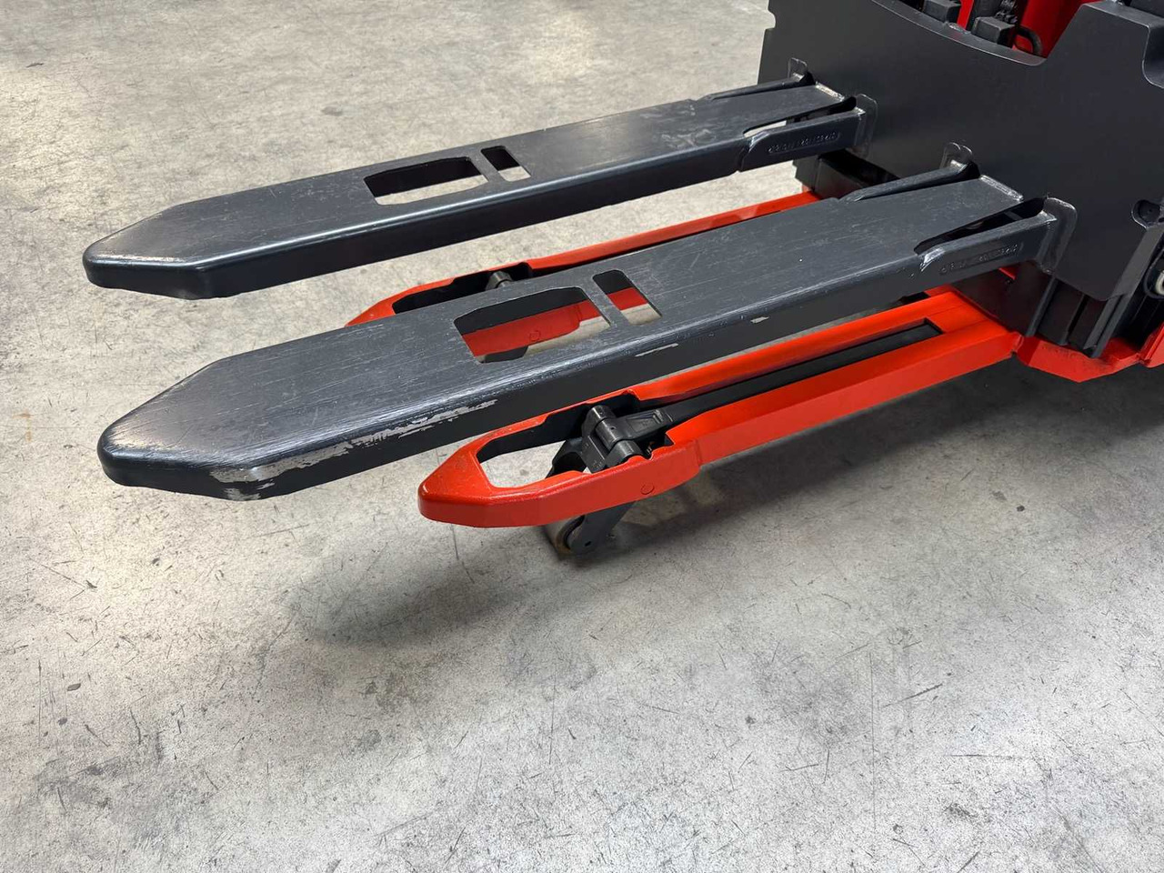 Forklift 2012 SERVICE +UVV 09/2026 LINDE L16AP 1.600KG TRIPLEX 470CM PALLET TRUCK ANT 4.430 HOURS: picture 7