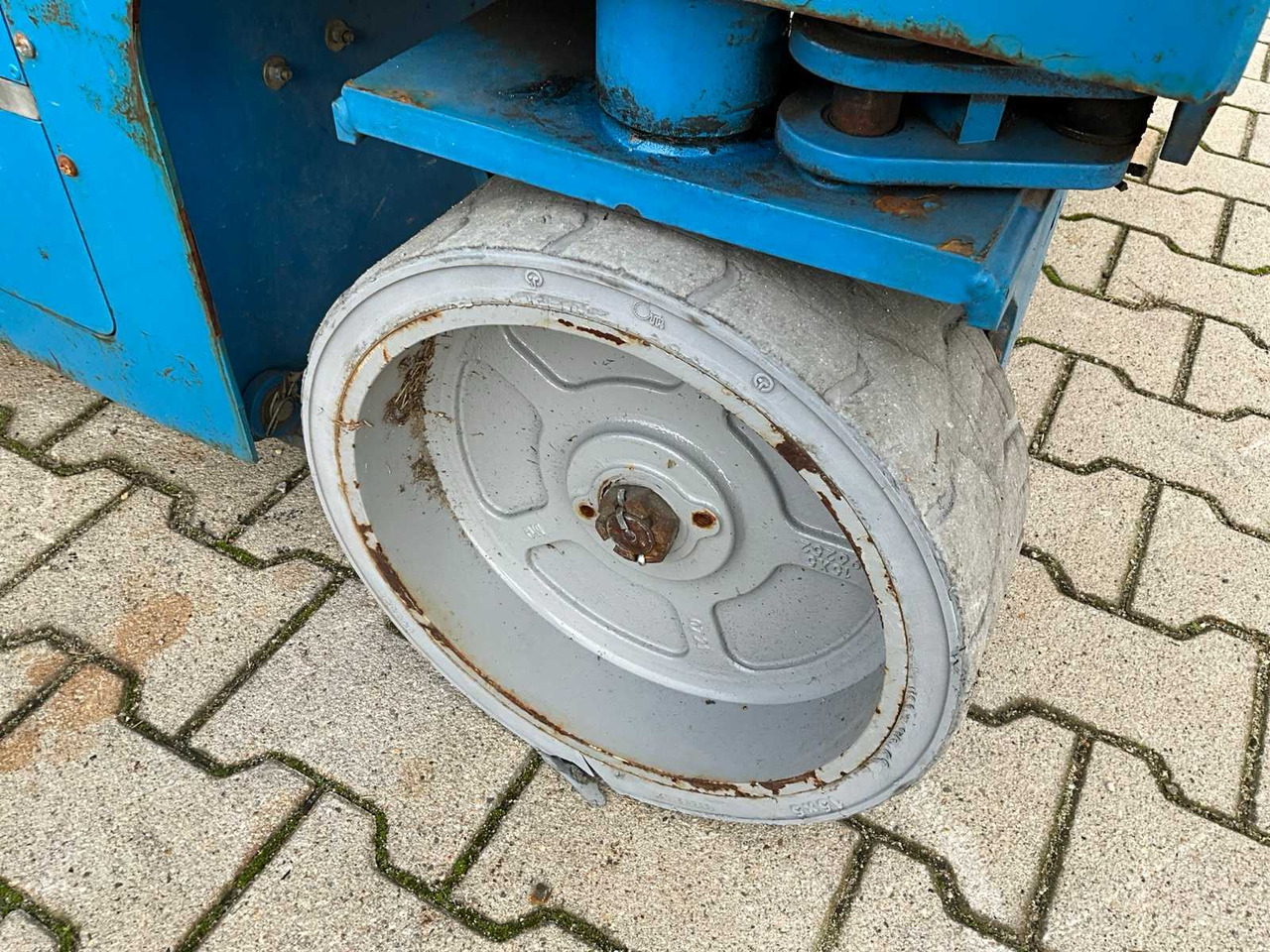 Aerial platform 2014 GENIE GS-4047 AERIAL PLATFORM: picture 9