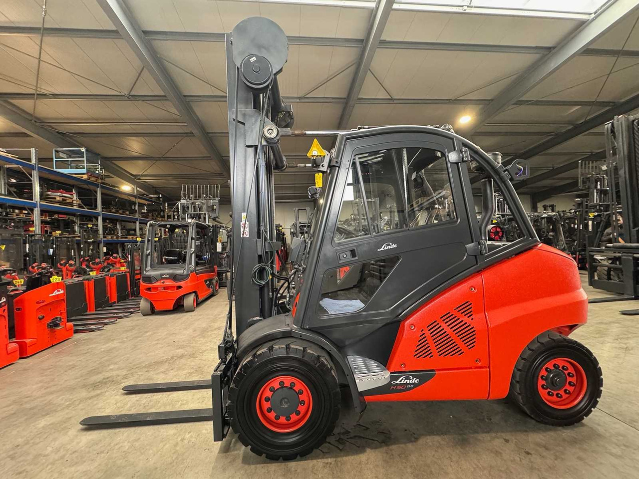 2015 SERVICE + UVV 10/2026 LINDE H50D TRIPLEX 666CM 3RD+4TH+5TH VALVE CAB DIESEL FORKLIFT - Forklift: picture 2 2015 SERVICE + UVV 10/2026 LINDE H50D TRIPLEX 666CM 3RD+4TH+5TH VALVE CAB DIESEL FORKLIFT - Forklift: picture 2