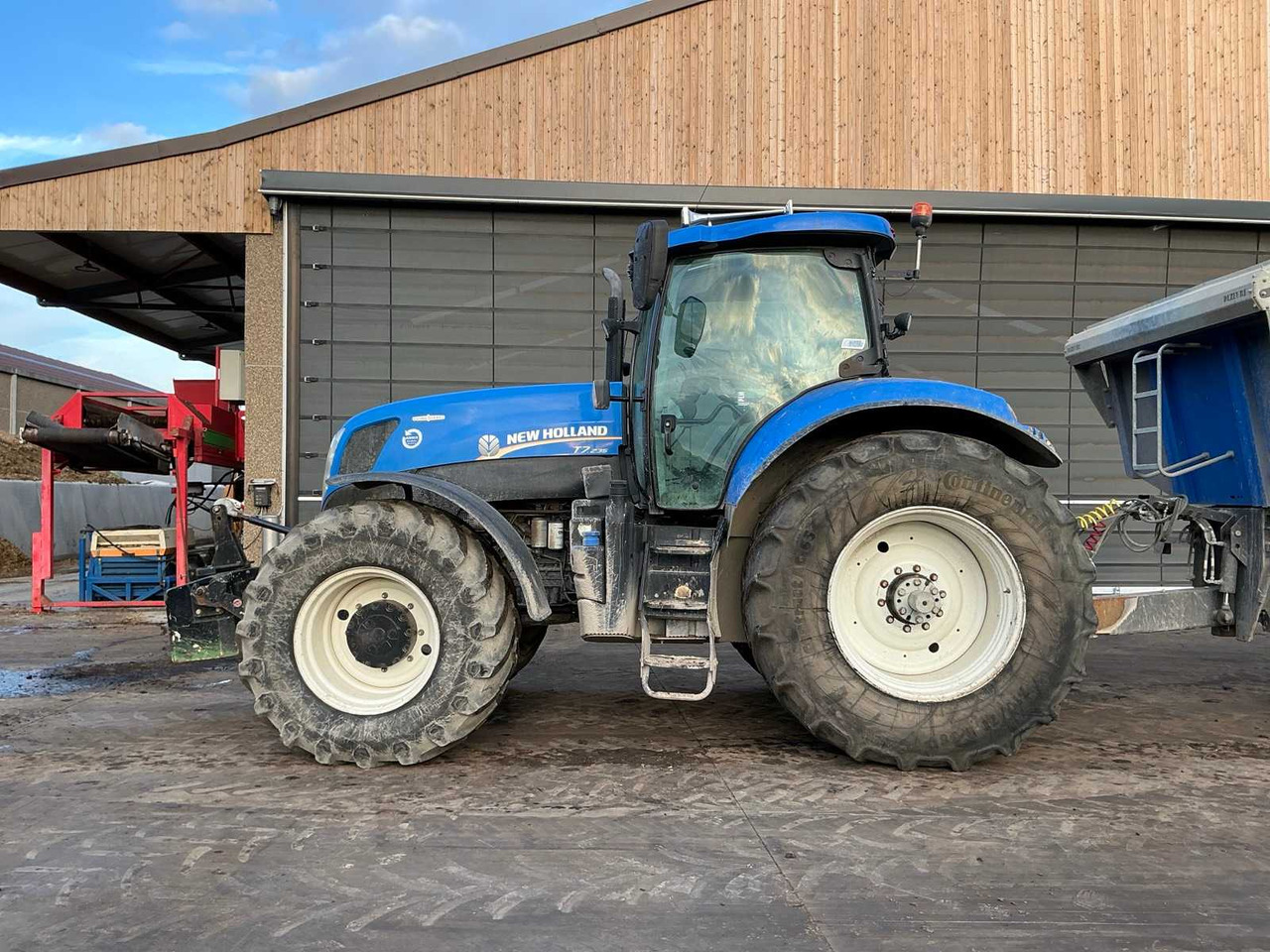 2016 NEW HOLLAND T7.235 FOUR WHEEL DRIVE FARM TRACTOR - Farm tractor: picture 2 2016 NEW HOLLAND T7.235 FOUR WHEEL DRIVE FARM TRACTOR - Farm tractor: picture 2