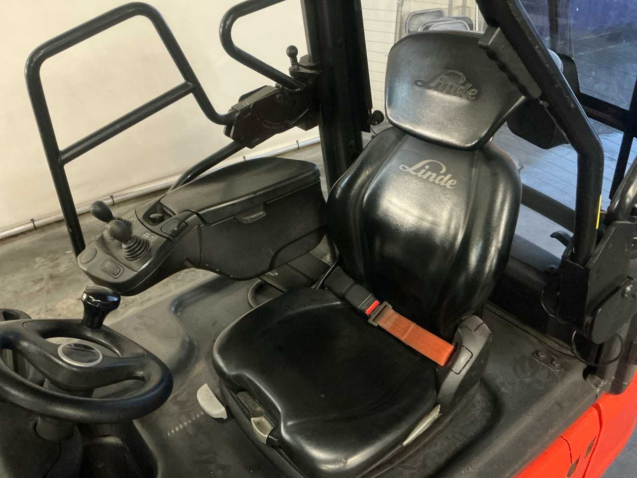 2017 LINDE E20PL-02 FORKLIFT - Forklift: picture 5 2017 LINDE E20PL-02 FORKLIFT - Forklift: picture 5