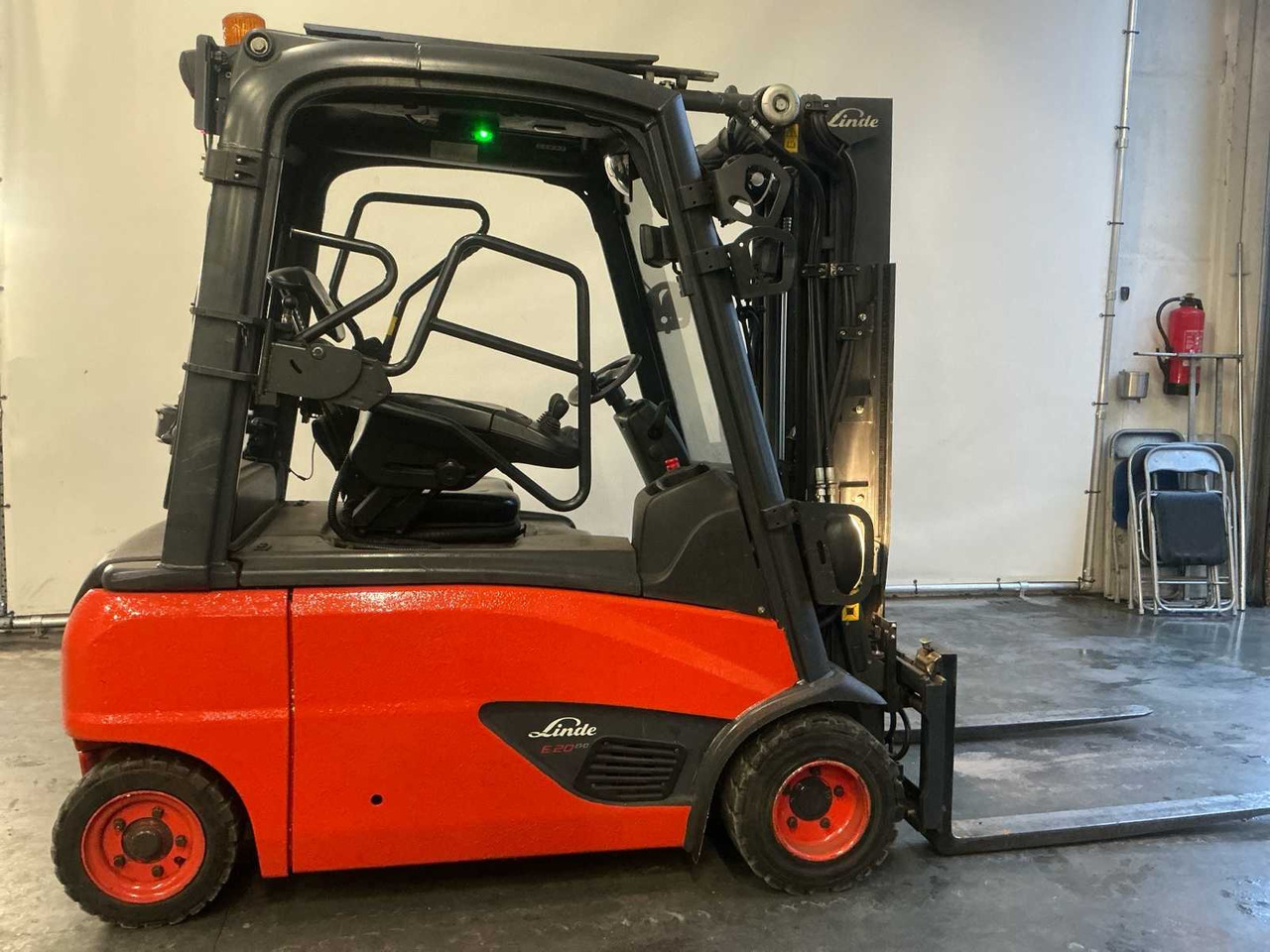 2017 LINDE E20PL-02 FORKLIFT - Forklift: picture 2 2017 LINDE E20PL-02 FORKLIFT - Forklift: picture 2