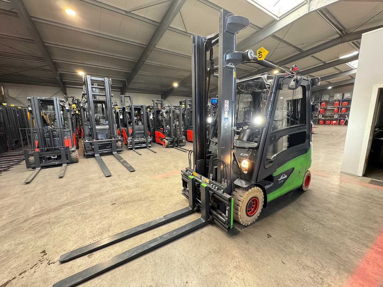 2017 SERVICE + UVV 07/2026 LINDE E25L 2.500KG EVO 3.+4. - Forklift: picture 2 2017 SERVICE + UVV 07/2026 LINDE E25L 2.500KG EVO 3.+4. - Forklift: picture 2