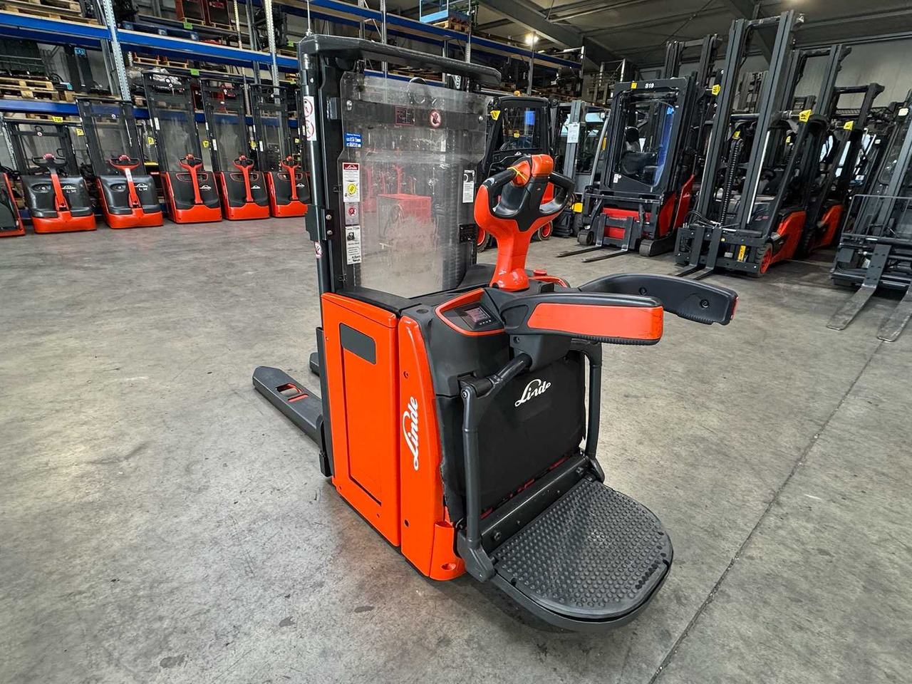 2017 SERVICE +UVV 10/2026 LINDE L14AP EVO 1.400KG SCALE PALLET TRUCK ANT 3.817 HOURS - Forklift: picture 1 2017 SERVICE +UVV 10/2026 LINDE L14AP EVO 1.400KG SCALE PALLET TRUCK ANT 3.817 HOURS - Forklift: picture 1